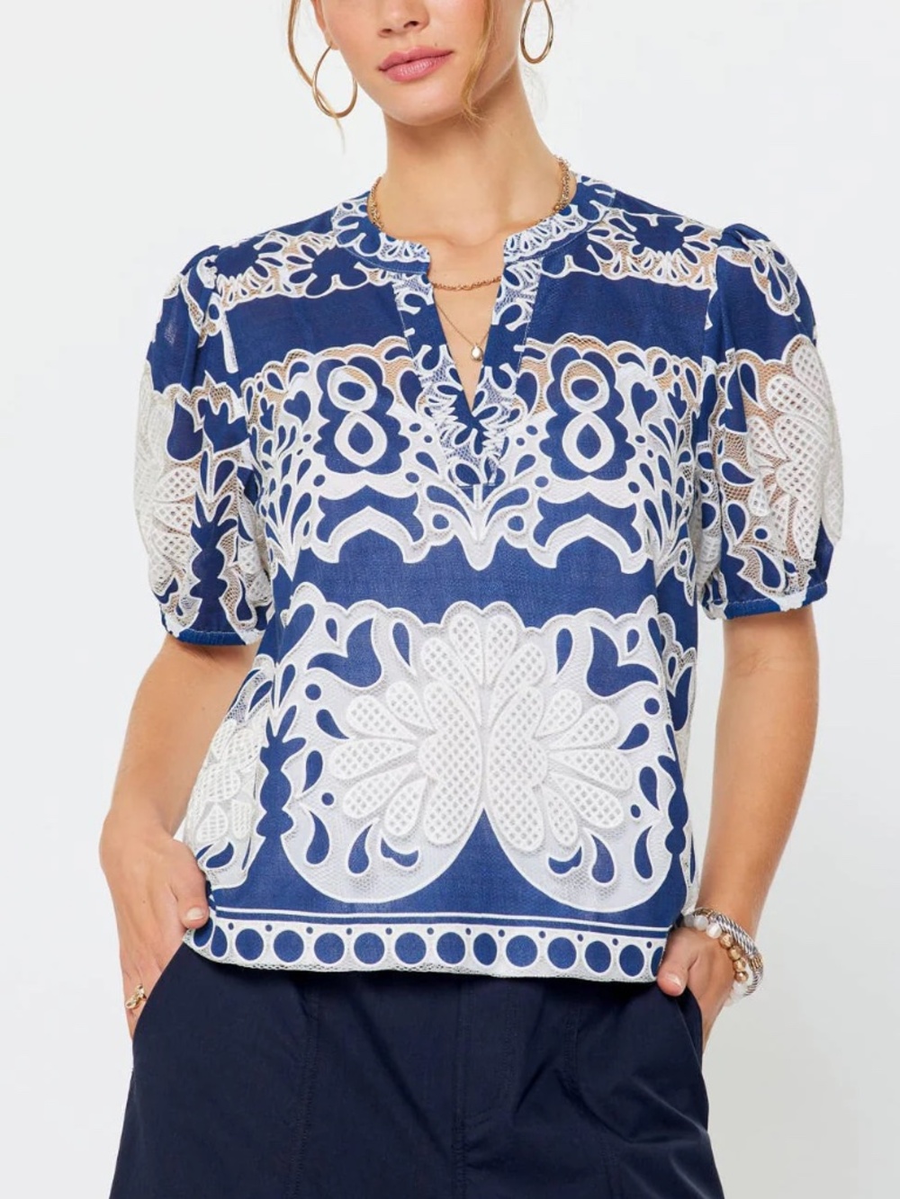 NWT Embroidered Short Puff Sleeve Blouse